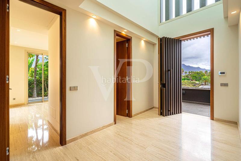 Foto 2f1b7e9d-880b-4eab-9002-773452a7d589. Casa con parcheggio piscina in Casco Urbano Adeje