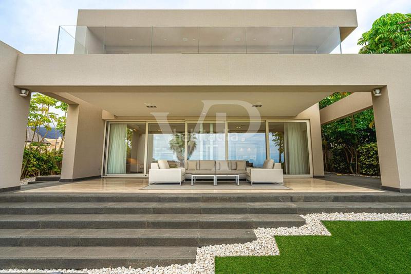 Foto 680ca6e8-ade3-47c9-8273-7c3591a02374. Casa con parcheggio piscina in Casco Urbano Adeje