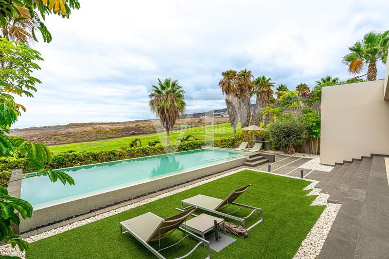 Foto b2c3fb03-9c37-4f40-8ebc-484b68b321aa. Casa con parcheggio piscina in Casco Urbano Adeje