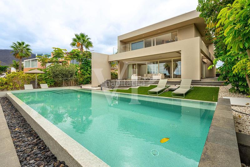 Foto d2fa7b5f-3e05-47cd-9484-31e40671aa74. Casa con parcheggio piscina in Casco Urbano Adeje