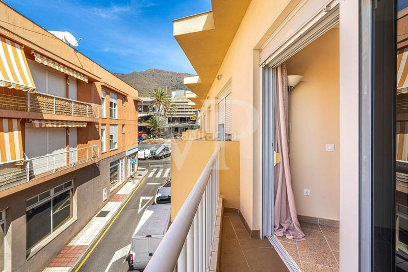 Foto 4a1d6657-ecb2-4f2f-a81e-8584e6e3f092. Attico con parcheggio in Casco Urbano Adeje
