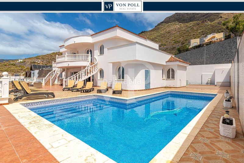 Foto 0f5fe7ad-318c-4e8f-ab55-5419c3f917e7. Casa amb aparcament a La Caleta Adeje
