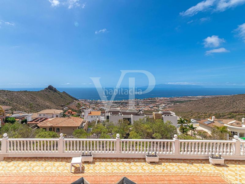 Foto f62abe18-268f-4feb-af0e-e26d1b75e948. Casa amb aparcament a La Caleta Adeje