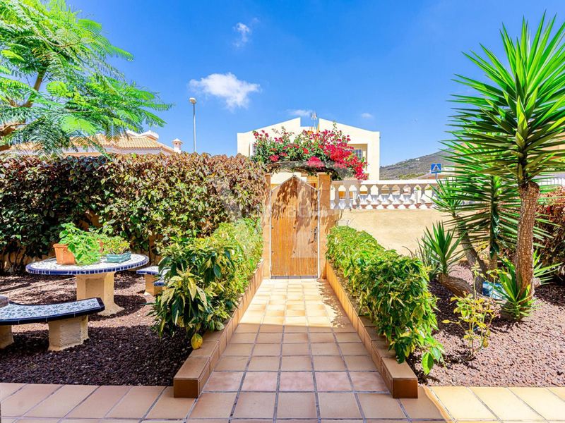 Foto bcf01796-964c-4b56-bd0d-0a0820170472. Casa amb aparcament a Fañabé - Ifonche y Benítez Adeje
