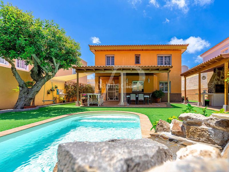 Foto f1b02e24-f0c7-45ab-8762-6a804db33f24. Casa amb aparcament a Fañabé - Ifonche y Benítez Adeje