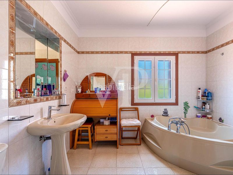 Foto ff8966d2-2c1e-404f-b1d2-cf4efd746423. Casa amb aparcament a Fañabé - Ifonche y Benítez Adeje
