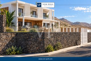 Casa a San Eugenio Alto. Elegante villa de obra nueva con amplias terrazas y piscina priv