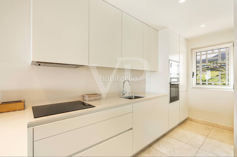 Foto 169c345f-af07-490f-93f7-38f2d52a723c. Pis amb aparcament a Abama Guía de Isora