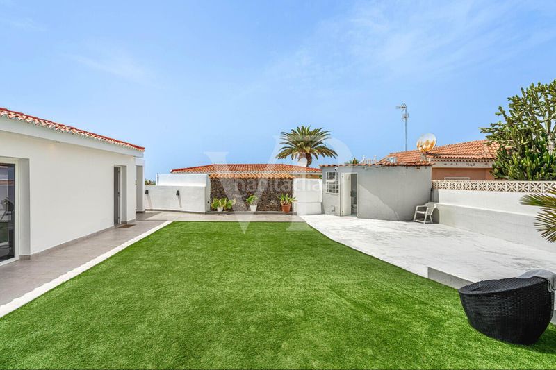 Foto 2b7d7177-0c13-437e-b716-f4bf2e8d5bb7. Casa amb aparcament a San Eugenio Alto Adeje