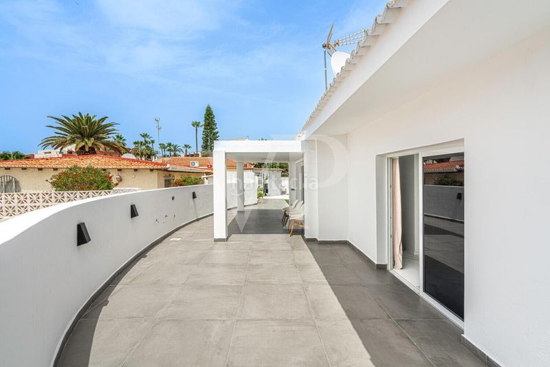 Foto 3b098290-e265-4c88-8f1a-e68dd63db8e0. Casa amb aparcament a San Eugenio Alto Adeje