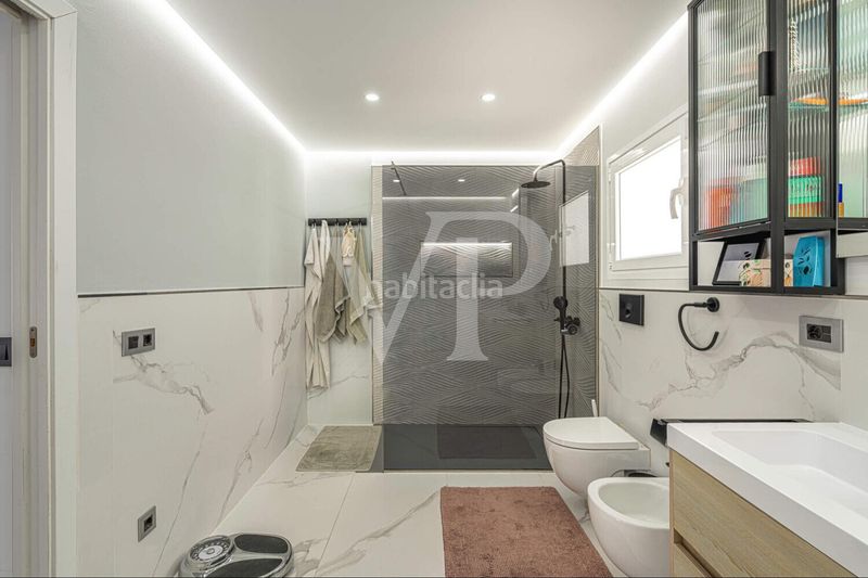 Foto 5651cfa2-1e77-41c7-8f92-d7a32e9c5def. Casa amb aparcament a San Eugenio Alto Adeje