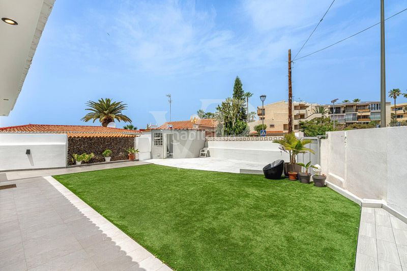 Foto 641be112-2bc2-43f3-839f-a1acd936eb9a. Casa amb aparcament a San Eugenio Alto Adeje