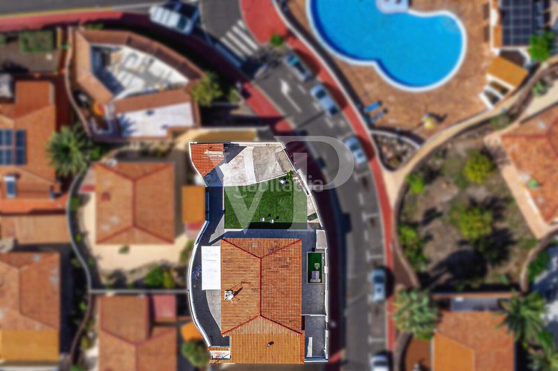 Foto 7b68b140-f78c-49c0-ac4c-e54bc11f1545. Casa amb aparcament a San Eugenio Alto Adeje