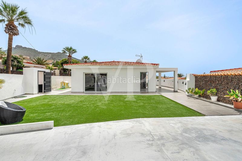 Foto 8de8b4fd-5191-4ae3-8e92-1cc2c7eb2b6b. Casa amb aparcament a San Eugenio Alto Adeje