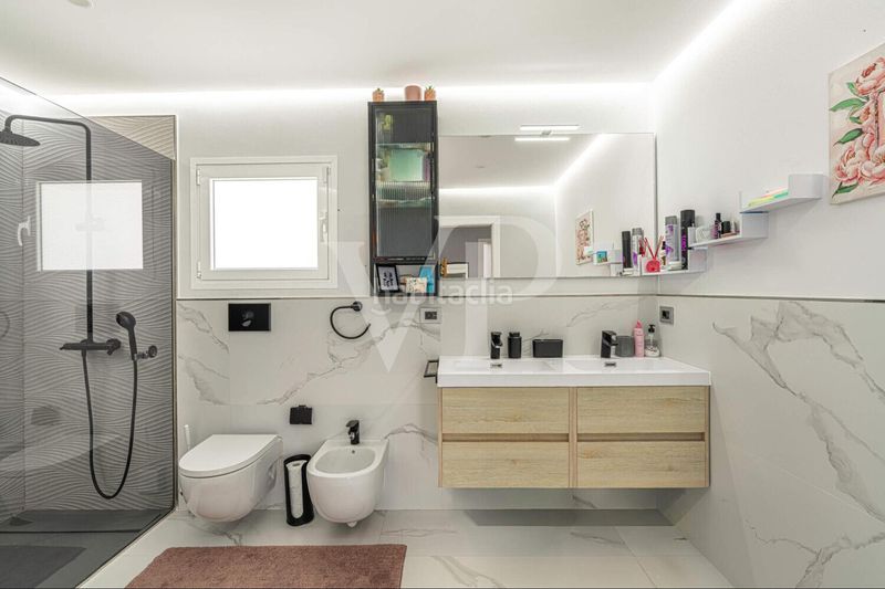 Foto 95ec1138-2b6c-4a39-8f0e-ed38467c2627. Casa amb aparcament a San Eugenio Alto Adeje