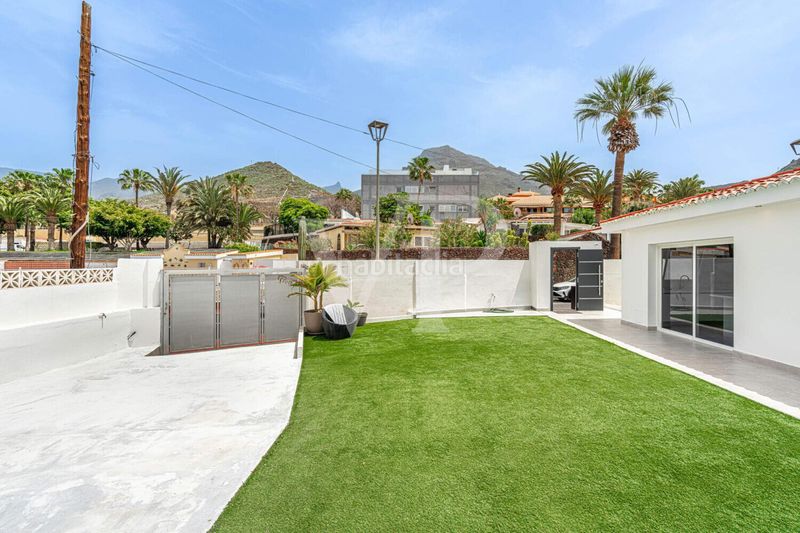 Foto a2e39ce9-113d-4b0c-ab38-5a3aa16c2217. Casa amb aparcament a San Eugenio Alto Adeje