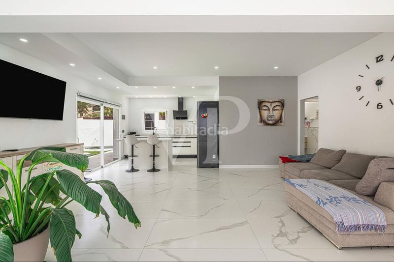 Foto be2efdba-c3c1-4781-8aed-f60466f7432c. Casa amb aparcament a San Eugenio Alto Adeje