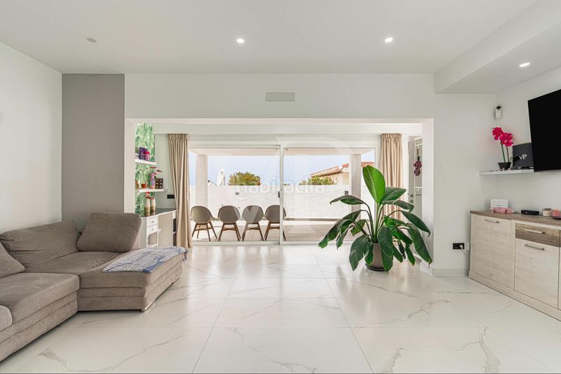 Foto fbfd8b4b-eb25-467b-b9d4-53224359e2e3. Casa amb aparcament a San Eugenio Alto Adeje