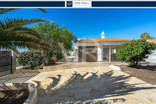 Casa in Golf del Sur - Amarilla Golf. Encantadora villa junto al golf con patio interior y amplio jard