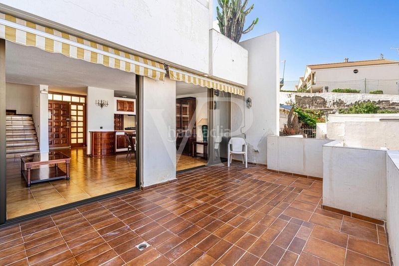 Foto f0c4eadb-e458-44d3-9799-48a832433a19. Casa adossada amb piscina a San Eugenio Alto Adeje