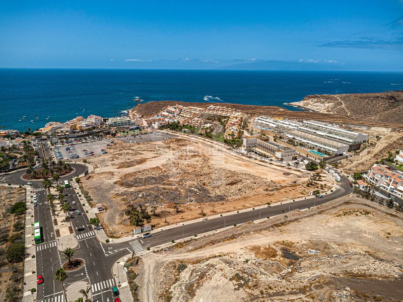 Foto af217ea5-e773-4fd9-bc57-e9d8daec010a. Àtic amb aparcament a La Caleta Adeje