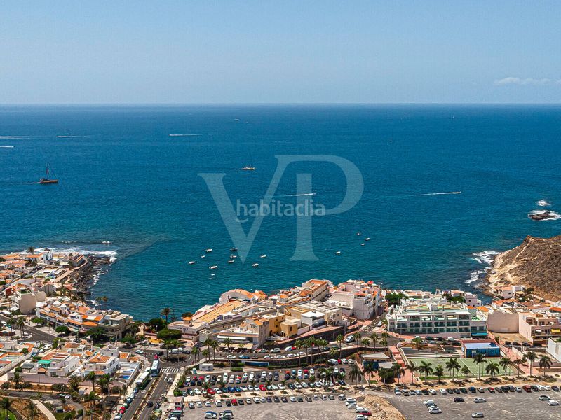 Foto e38a9993-775d-4959-8756-f651573b7cb8. Àtic amb aparcament a La Caleta Adeje