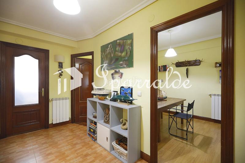 Foto 8d873397-73d1-49f5-b5d2-a67c261b20a9. Piso céntrico piso con balcón y trastero en Centro - Mendibil - Santiago Irun