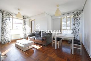 Pis  Irun - dario de regoyos. Vivienda en altura con balcón en artía