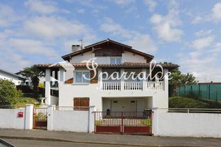 Casa  Hendaye ville. Villa individual con jardn, vistas a la baha y 6 dormitorios