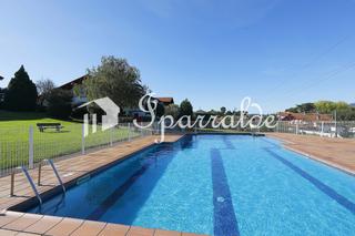 Appartement à Hendaye. En venta  vivienda de 2 habitaciones con terrazas, parking, pisc
