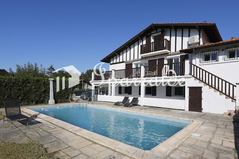 Foto 23d6d5bf-0e1d-4773-914e-412f4f66afa8. Casa amb calefacció aparcament piscina a Hendaye
