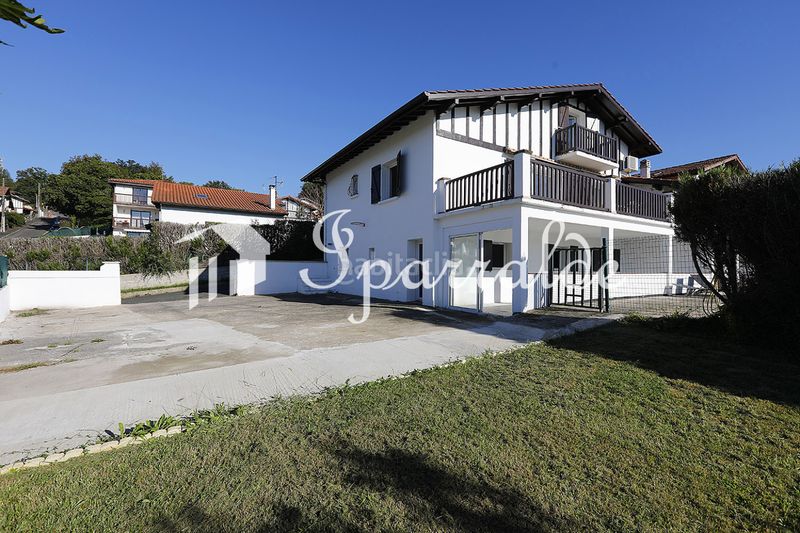 Foto 995513d1-2bc2-479f-a566-761f7653aa98. Casa amb calefacció aparcament piscina a Hendaye