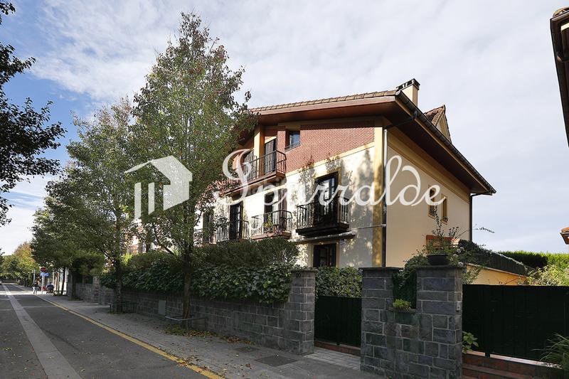 Foto 6049805f-58be-4401-9c8f-2fa648c9e3d0. Casa aparellada amb calefacció aparcament a Lapice - Larreaundi - Olaberria - Meaka Irun