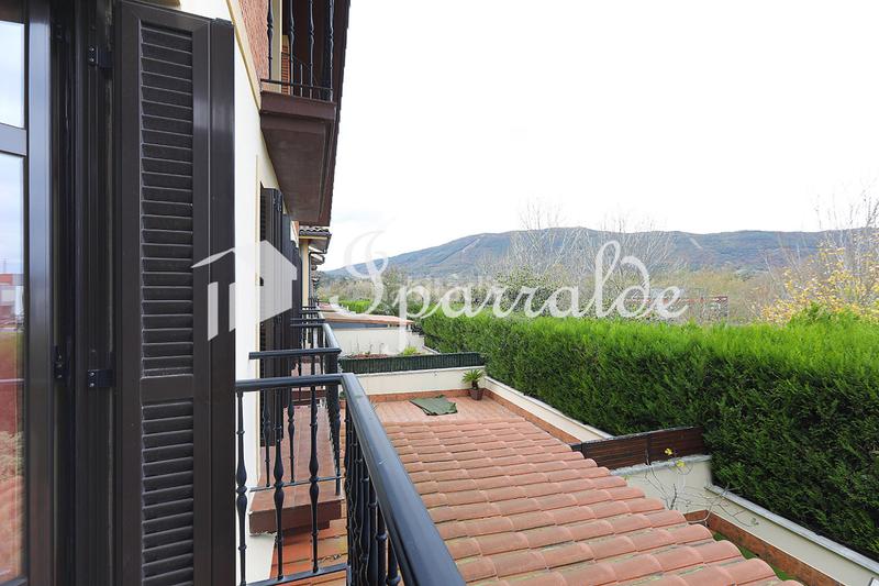 Foto e4541a4e-b5f0-4f2c-8ce2-da1a253f67a5. Casa aparellada amb calefacció aparcament a Lapice - Larreaundi - Olaberria - Meaka Irun