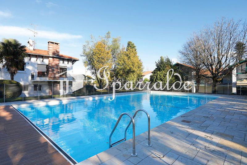 Foto 7c10e723-fed9-4a25-b1a1-30fe3e0d0b4d. Casa amb aparcament piscina a Hendaye