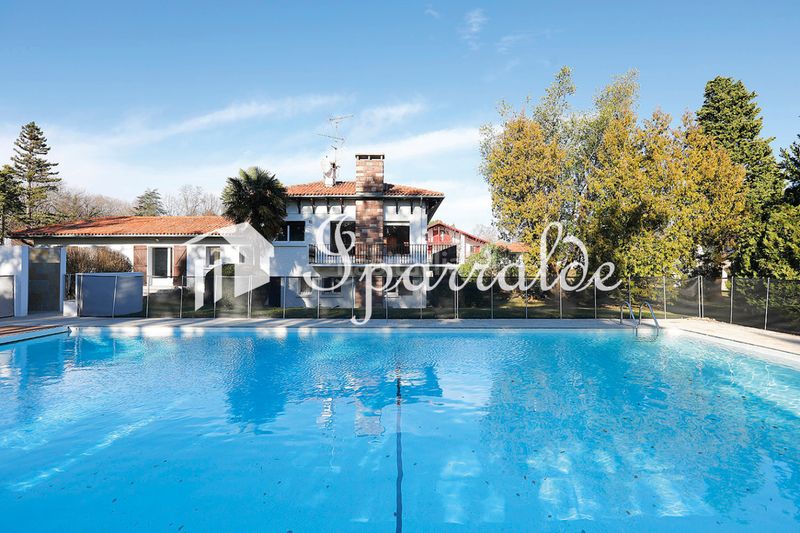 Foto 8747429c-1324-4a73-83f1-ab8c82fbf403. Casa amb aparcament piscina a Hendaye