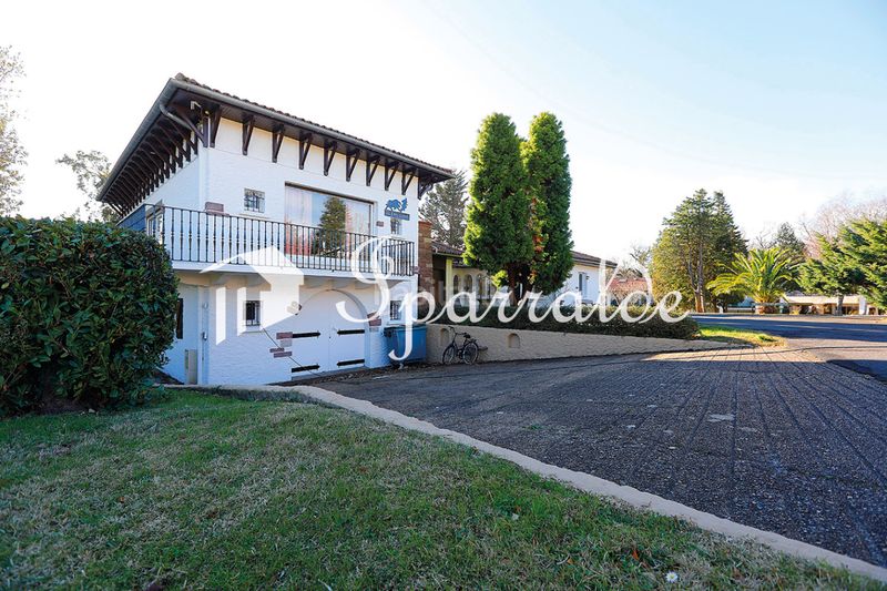 Foto b144008e-4843-4b32-b750-85cf0c3012f0. Casa amb aparcament piscina a Hendaye