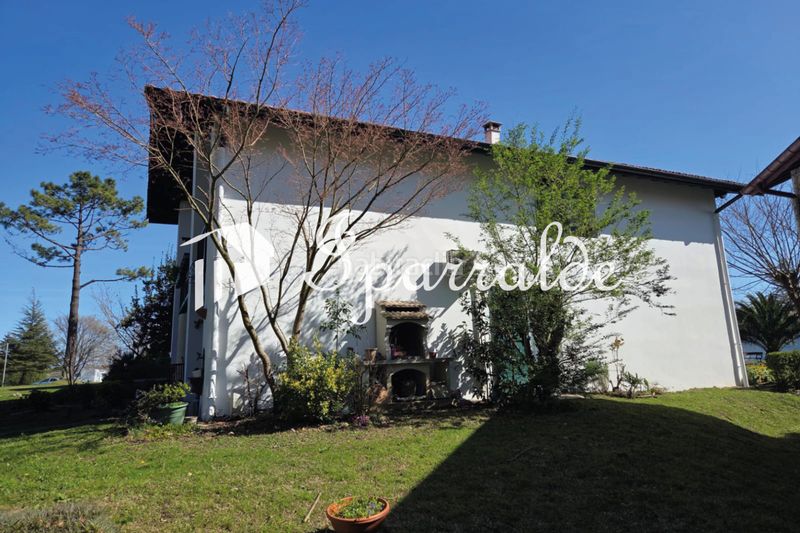 Foto e803add7-a501-432c-ae24-c611d293428b. Casa amb aparcament piscina a Hendaye