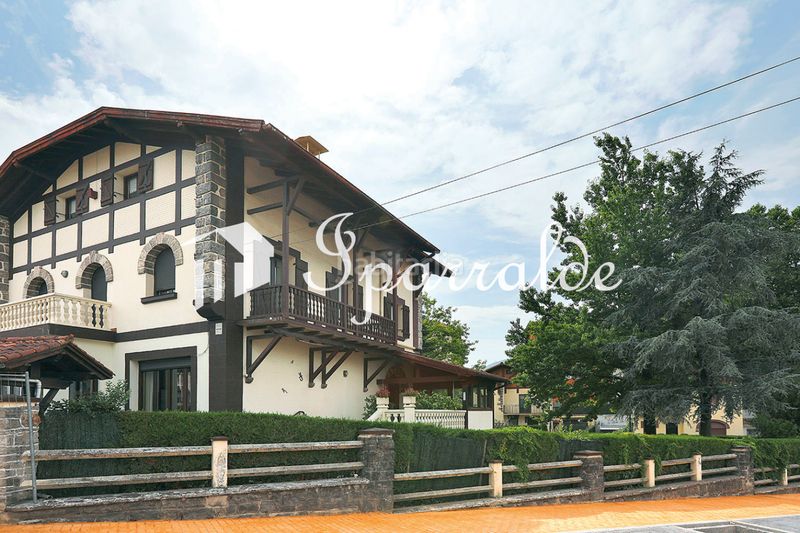 Foto 4973d9af-efaa-41a4-8e5f-05fe6beaa54c. Casa amb calefacció aparcament a Pinar - Anaka - Belaskoenea Irun