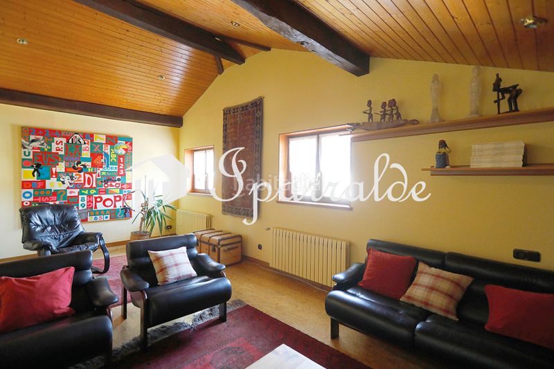 Foto a7ac70d6-278c-4c14-a549-9cfb2f179373. Casa amb calefacció aparcament a Pinar - Anaka - Belaskoenea Irun