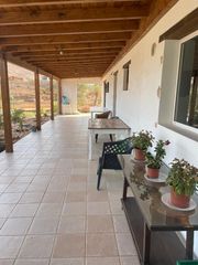 Xalet  Calle i. Casa unifamiliar rústica en tuineje: 160 m² interiores y 3.200 m