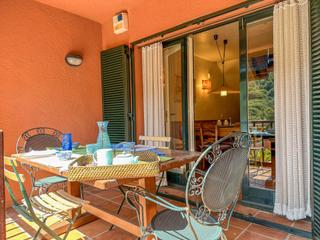 Lloguer Casa adossada a Carrer joaquim vayreda 15. Casa adosada con piscina comunitaria y vistas al mar!