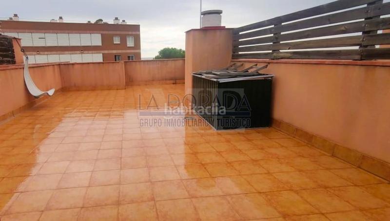 Foto bc3b6436-4223-4afa-abbe-fb0458a683f5. Àtic amb piscina a Passeig Marítim Miami Platja