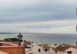 Penthouse in Passeig Marítim. Magnífico ático en primerísima línea de mar con acceso directo a