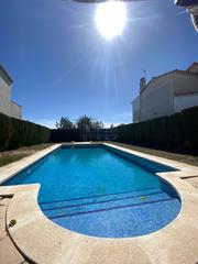 Casa adossada a Platja de Mont-roig. Casa adosada de 3 habitaciones con sol todo el día en urbanizaci