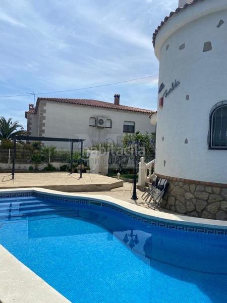 Foto 2dc32f40-88c1-4c2e-ab3f-919265afaf5f. Chalet con camino parcheggio piscina in Platja de Mont-roig Mont-roig del Camp