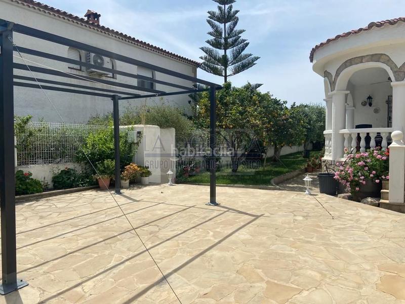 Foto e822e70b-897b-4f52-9b8b-67005c7caccc. Chalet con camino parcheggio piscina in Platja de Mont-roig Mont-roig del Camp