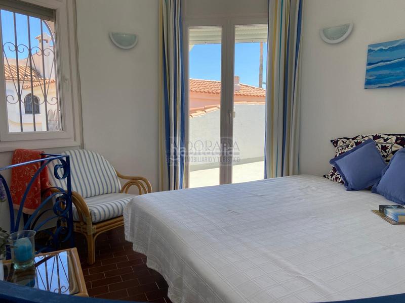 Foto f5f3a930-ad20-4ee9-964f-3303e52d3757. Chalet casa independiente en primera línea de mar con vistas panorámicas en Mont-roig del Camp