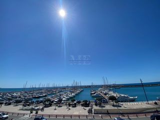 Piso  Passeig marítim. ¡piso en 1a línea de mar en pleno puerto!