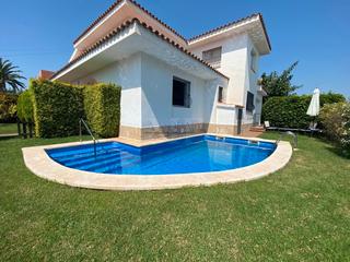 Maison à La Dorada. ¡exclusivo chalet esquinero con vistas al mar en prestigiosa urb